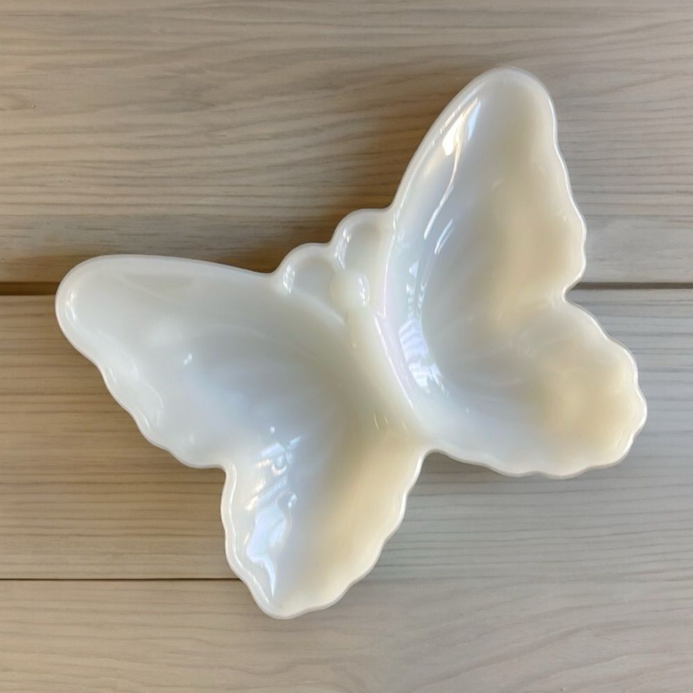 AVON White Milk‎ Glass Butterfly Vanity Trinket Ring Soap Dish 6" Vintage 1970’s